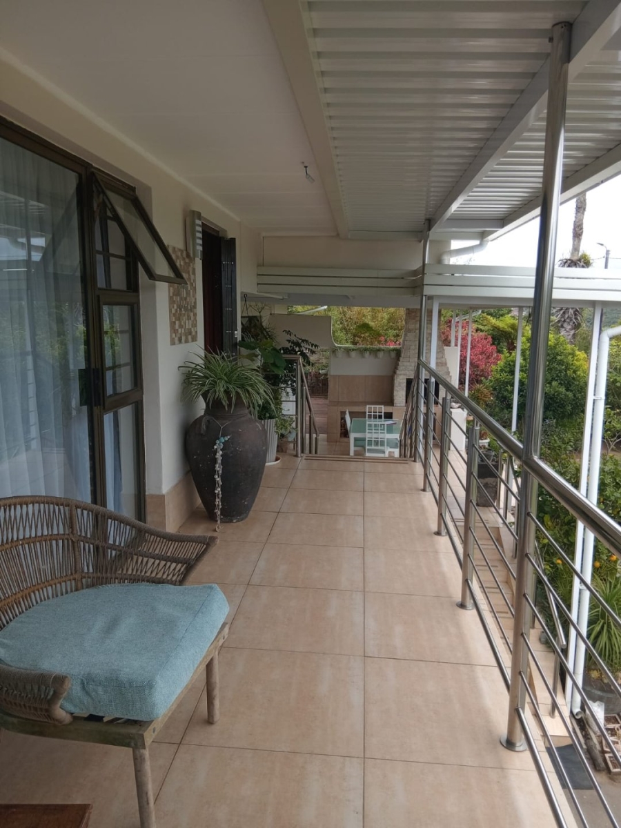 6 Bedroom Property for Sale in Gonubie Eastern Cape